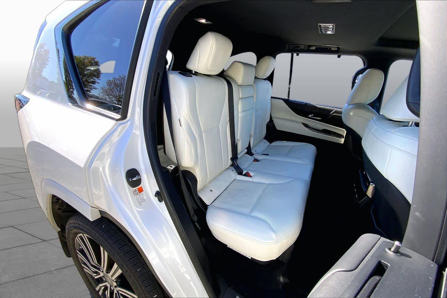 Used 2024 Lexus LX 600 4WD w/ Appearance Package image 20