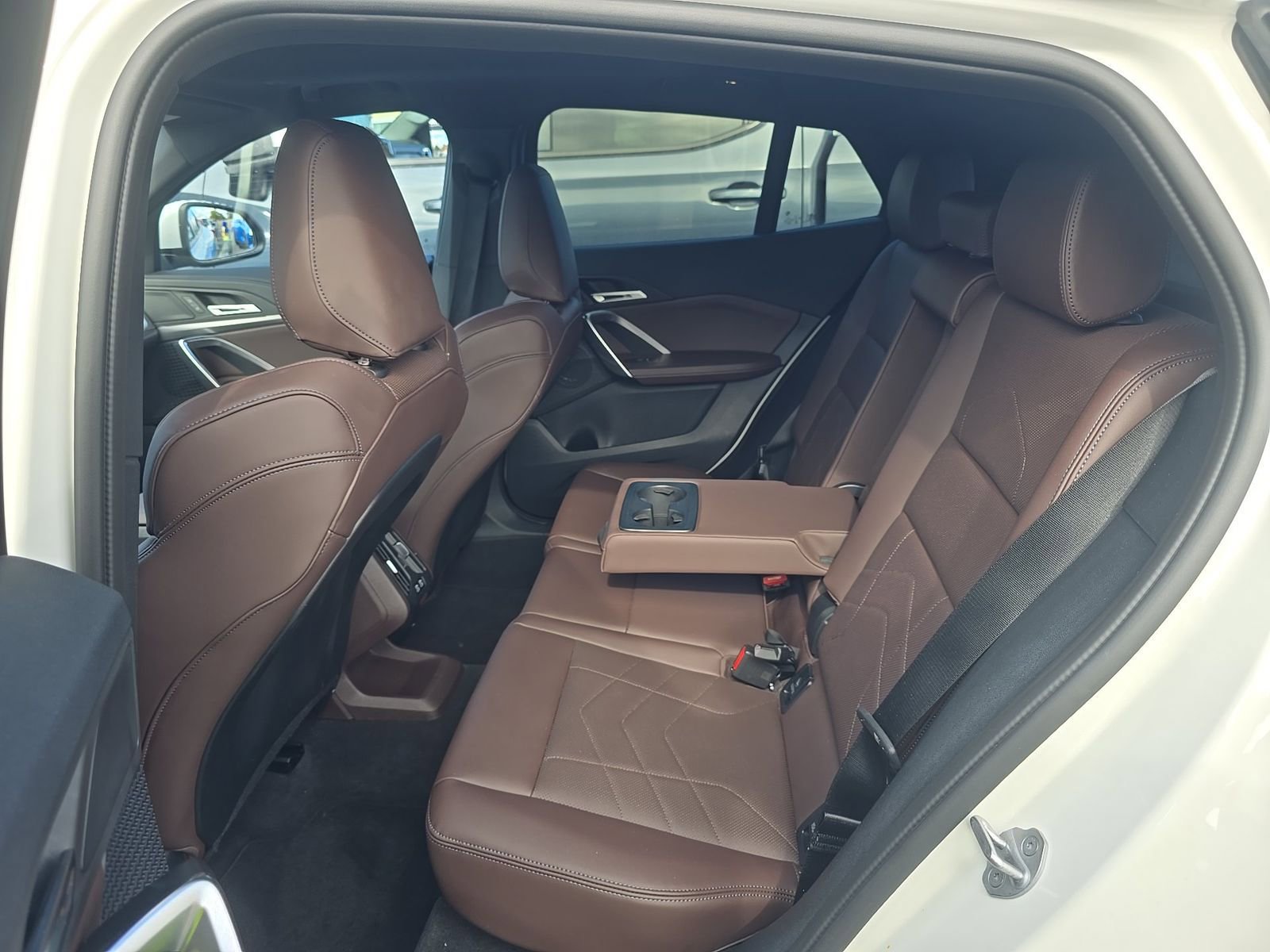 Used 2025 BMW X2 xDrive28i AWD/4WD image 8