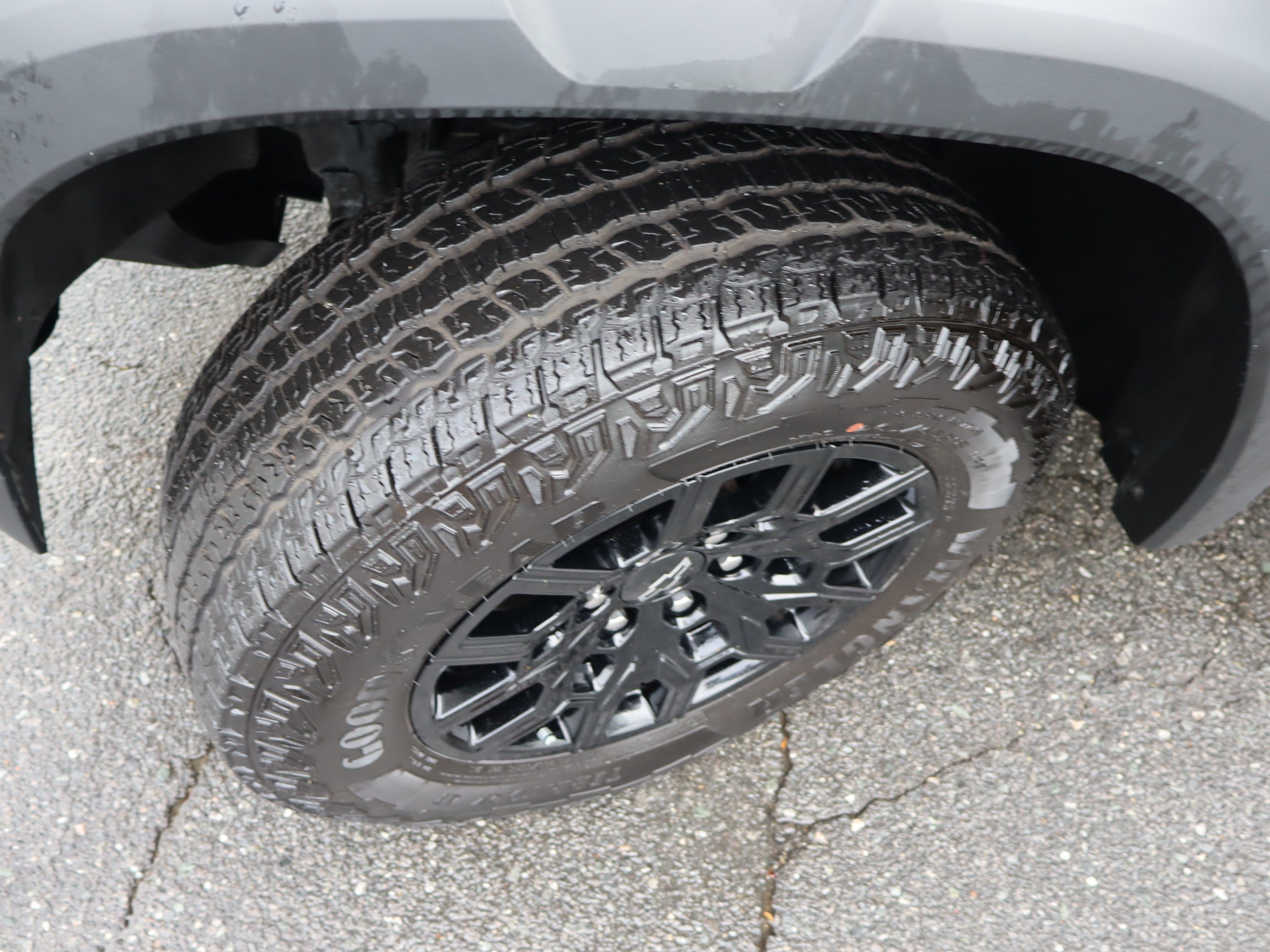 Used 2024 Chevrolet Colorado Trail Boss w/ Technology Package AWD/4WD image 40