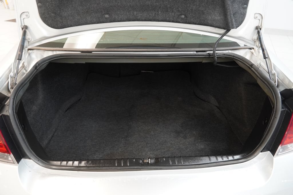Used 2014 Chevrolet Impala LTZ FWD image 12