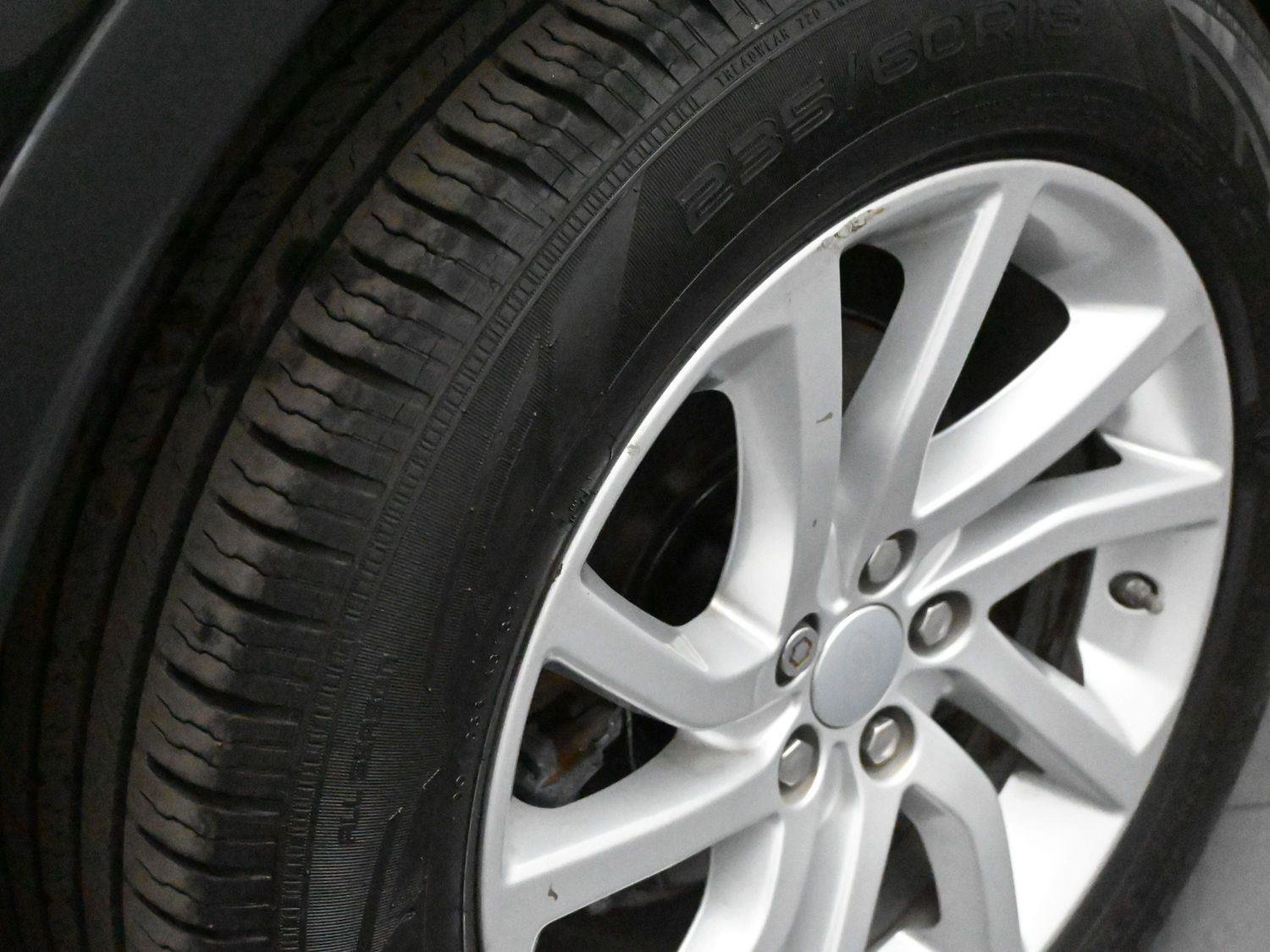 Used 2017 Land Rover Discovery Sport HSE image 16