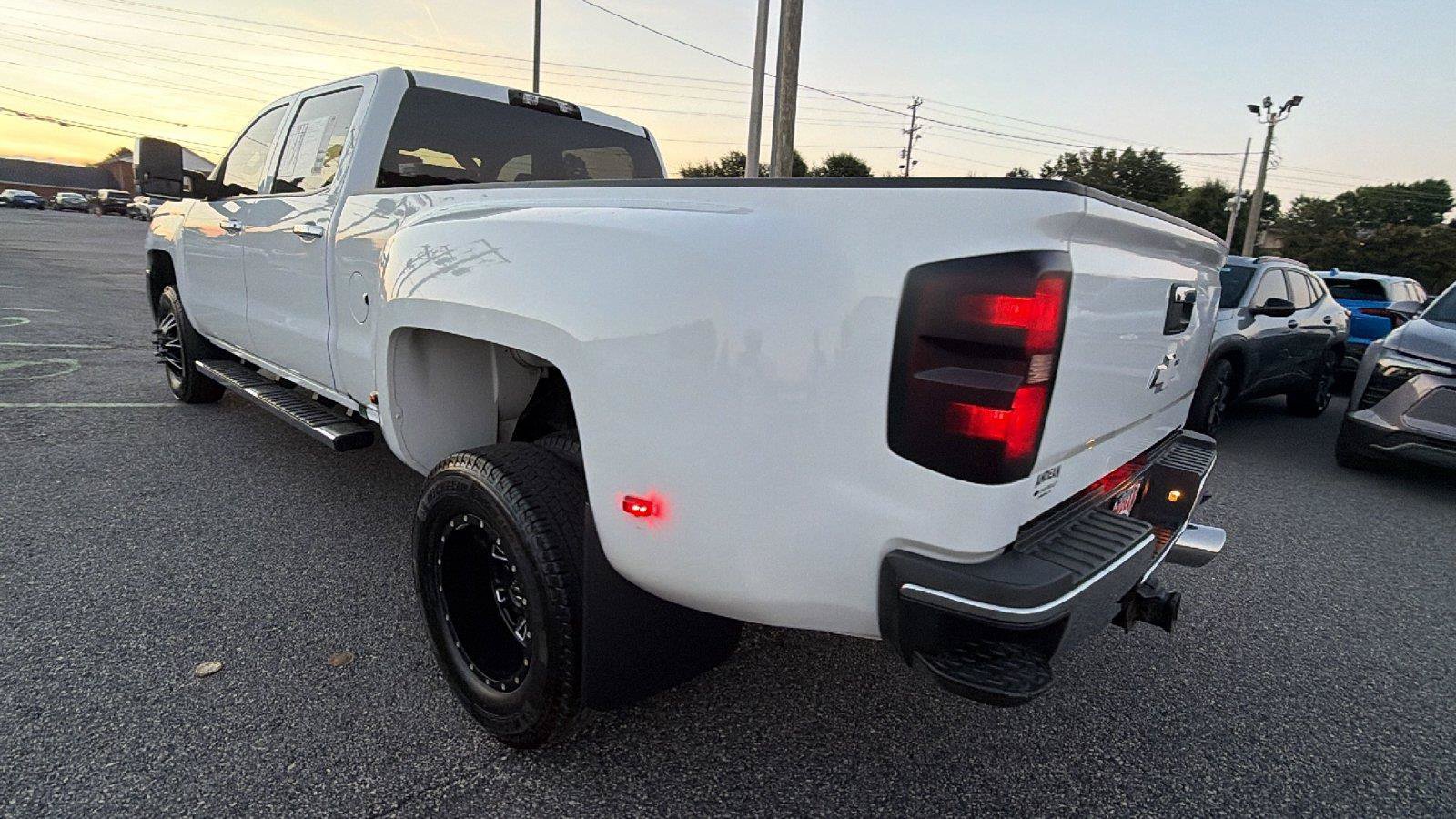 Used 2018 Chevrolet Silverado 3500 W/T w/ WT Convenience Package AWD/4WD image 10