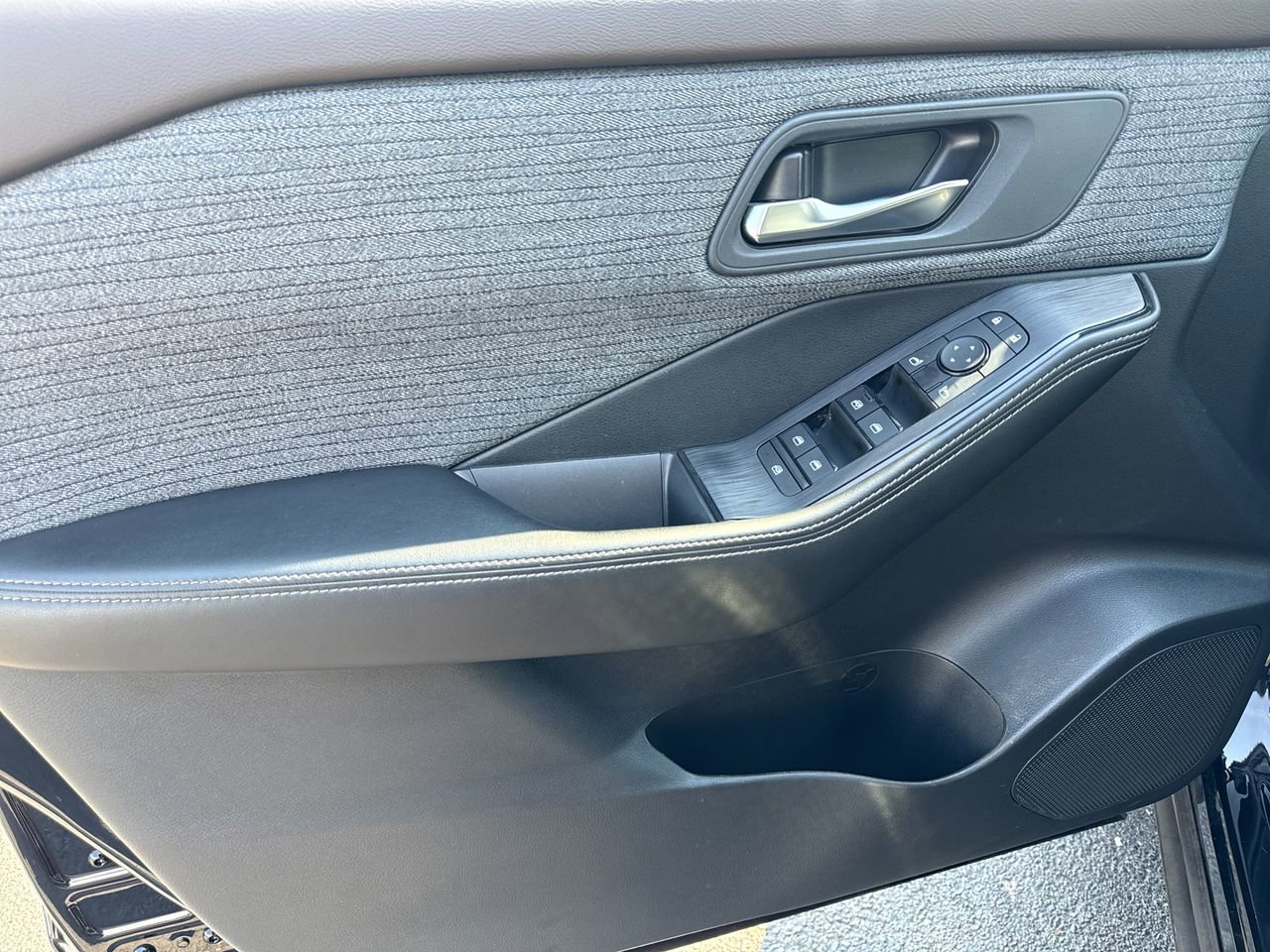 Used 2023 Nissan Rogue SV AWD/4WD image 14