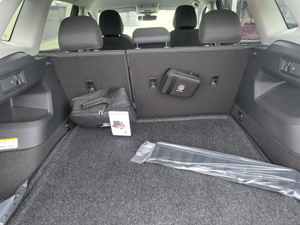 Used 2025 Volkswagen Tiguan S image 26