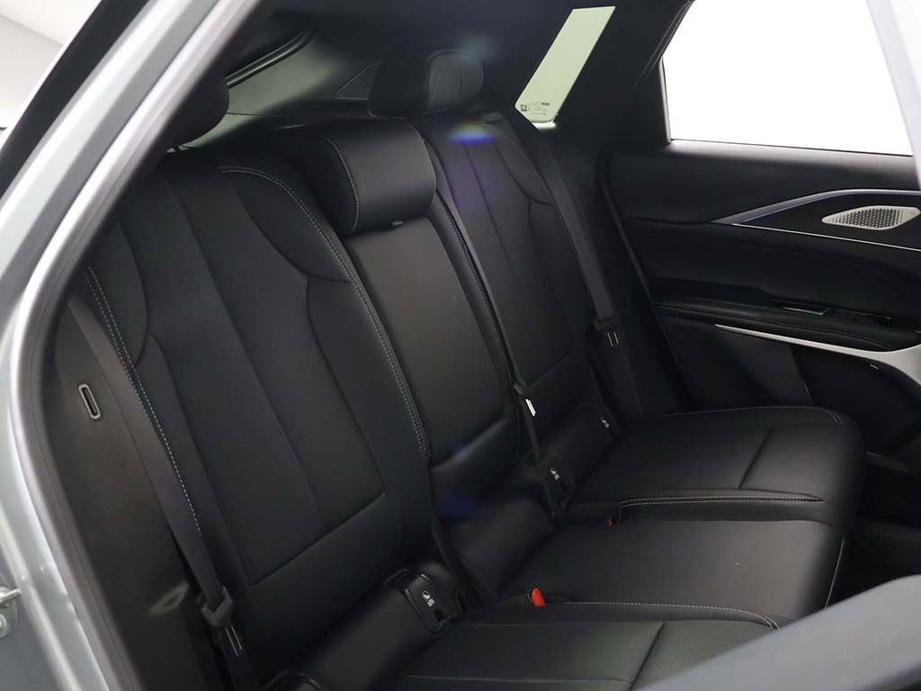 Used 2025 Cadillac Lyriq Sport AWD/4WD image 36