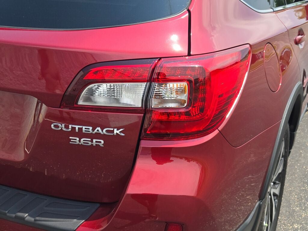 Used 2017 Subaru Outback 3.6R Limited AWD/4WD image 12