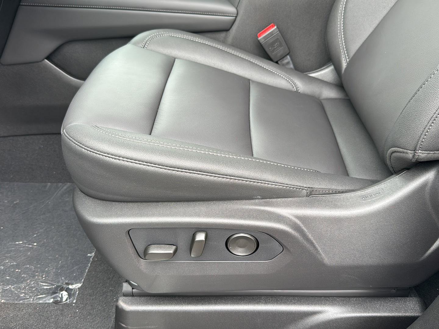 New 2026 Chevrolet Suburban LT image 29