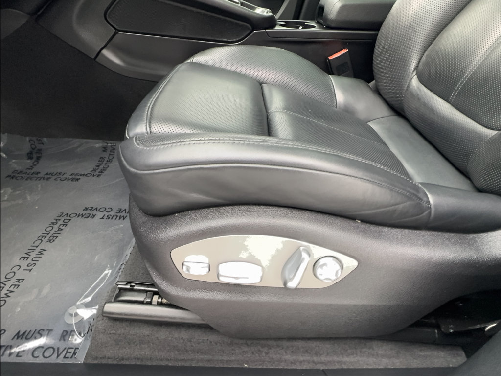 Used 2024 Porsche Macan Turbo AWD/4WD image 22