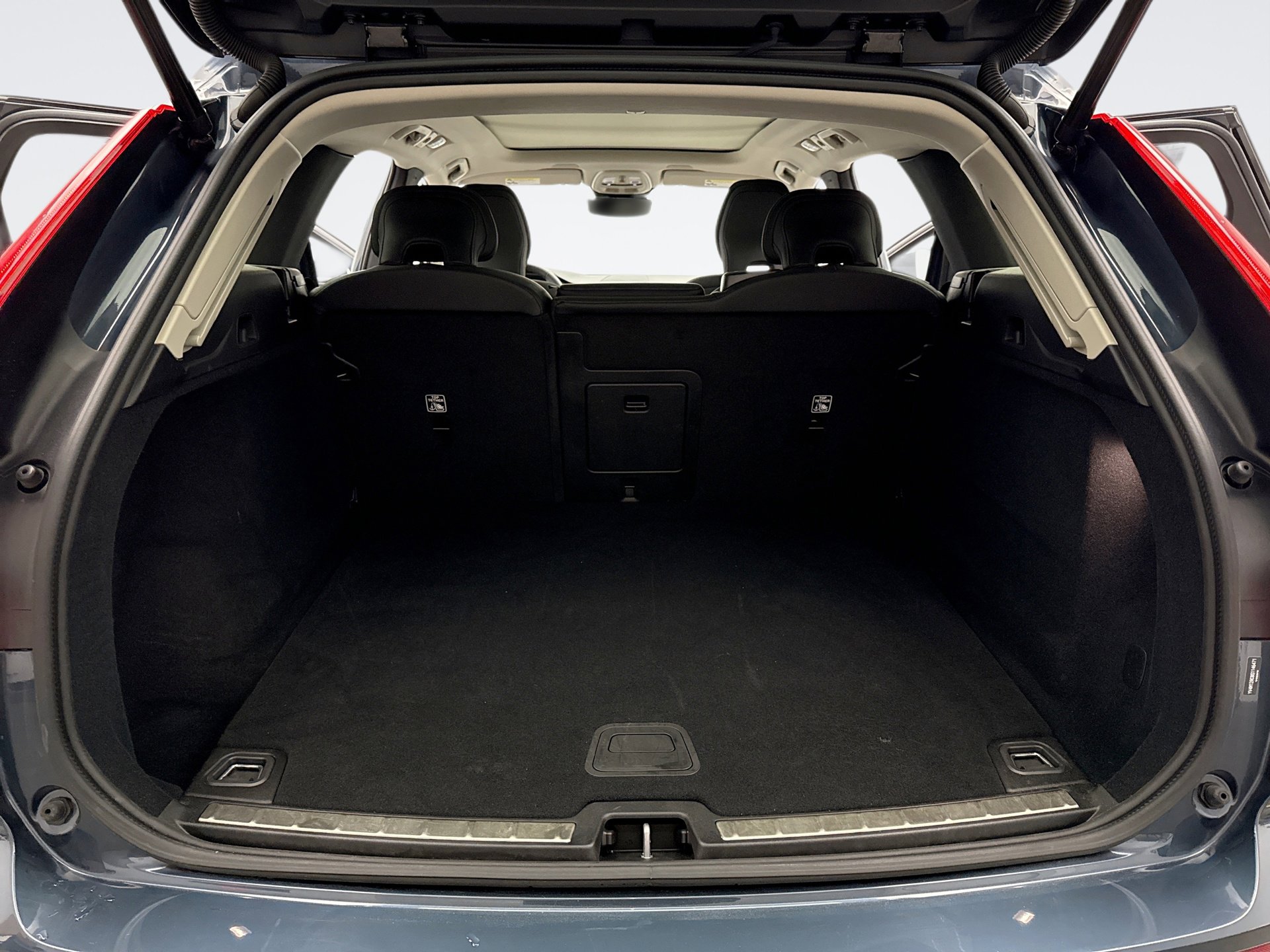 Used 2025 Volvo XC60 B5 Plus image 20