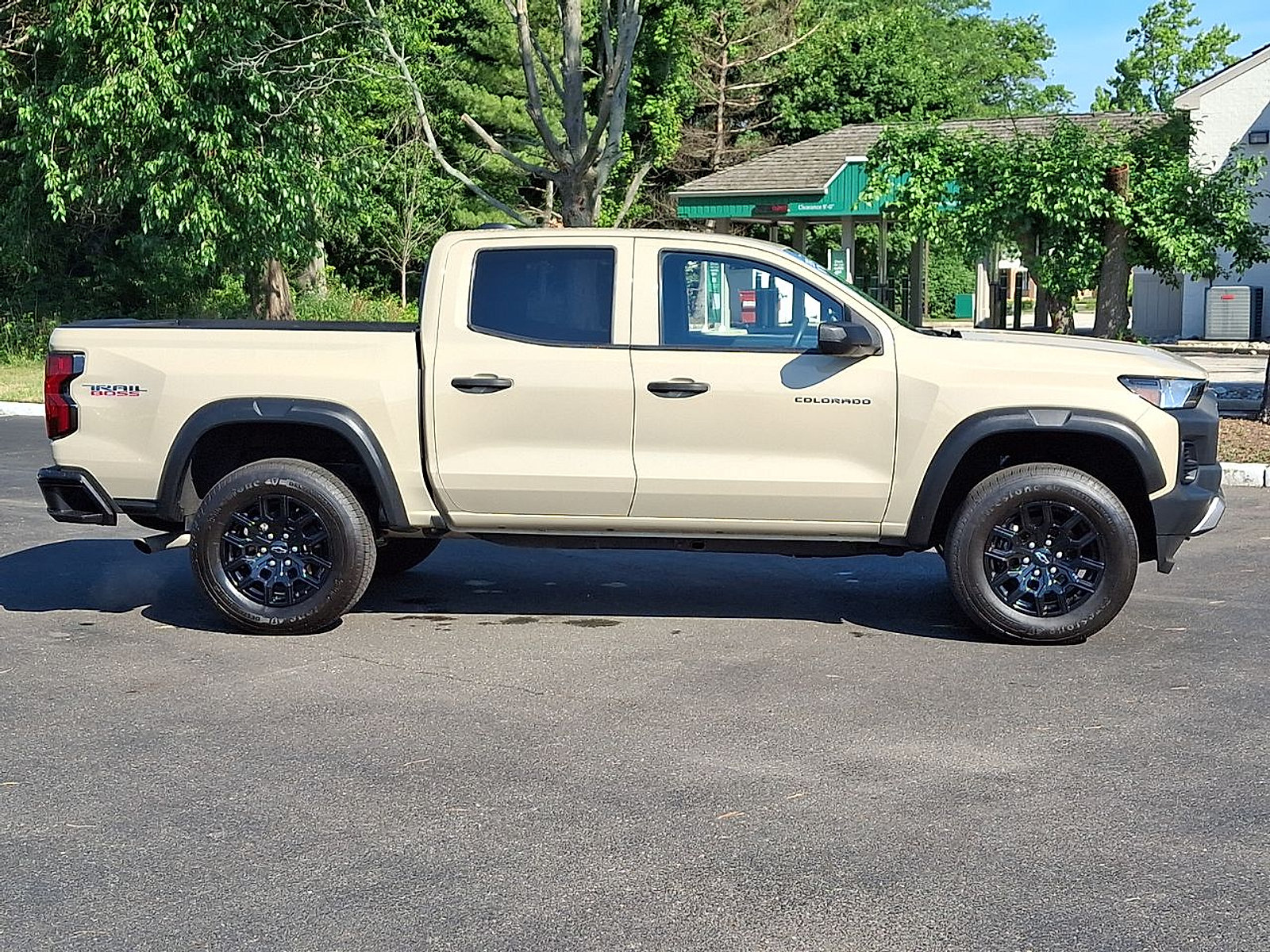 Certified 2024 Chevrolet Colorado Trail Boss w/ Advanced Trailering Package AWD/4WD image 25