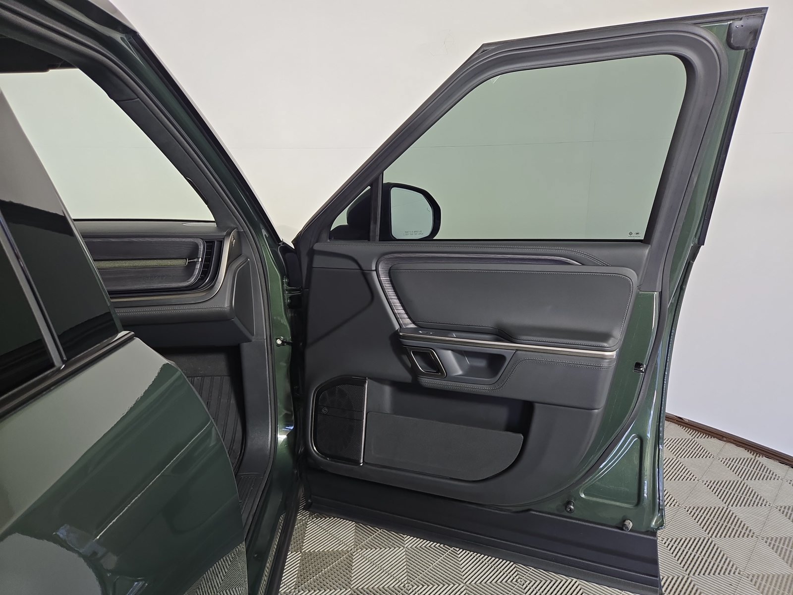 Used 2024 Rivian R1T Adventure Dual AWD/4WD image 18