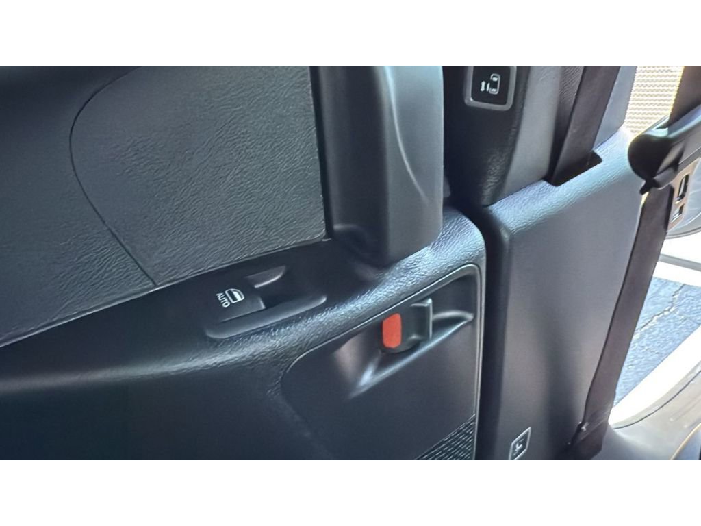 Used 2025 Chrysler Pacifica Select image 30