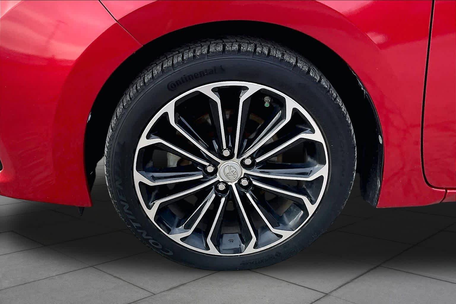 Used 2015 Toyota Corolla S w/ Driver Convenience Package FWD image 11