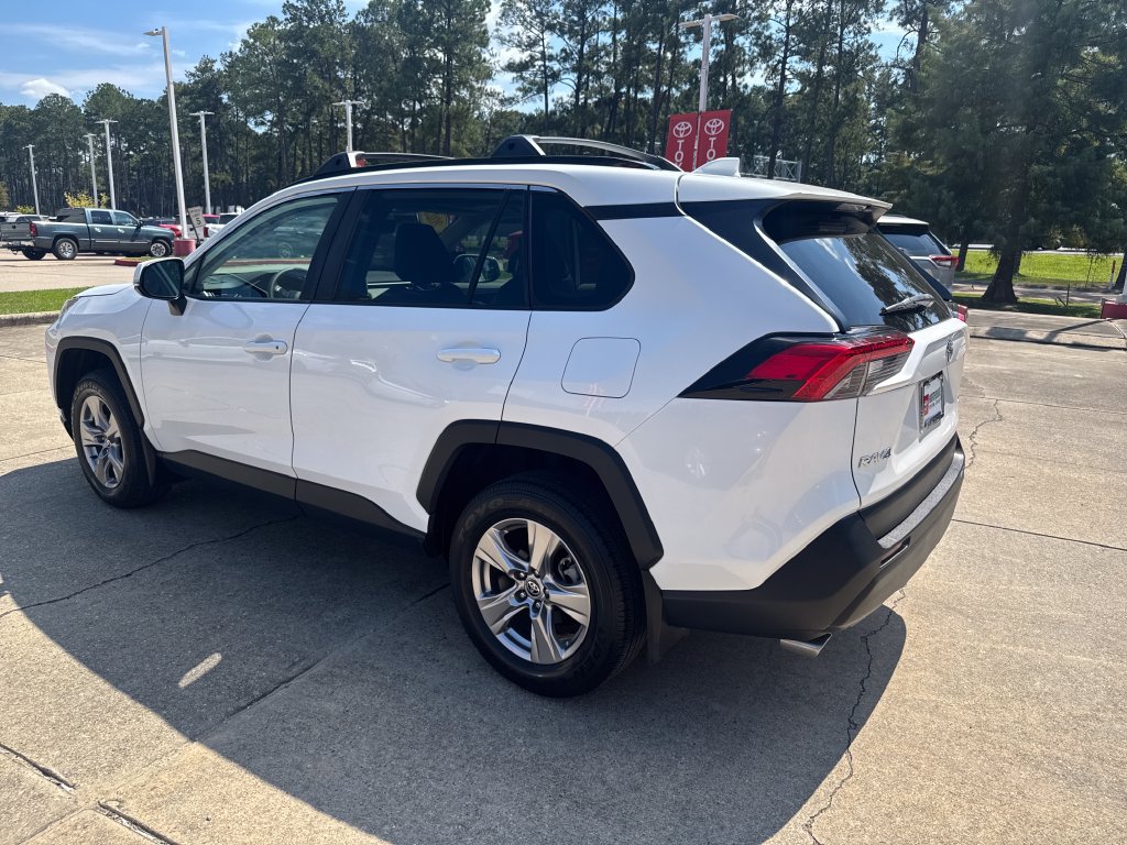 Used 2023 Toyota RAV4 XLE w/ Convenience Package FWD image 3