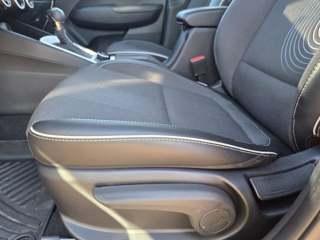 Certified 2024 Hyundai Venue Limited FWD image 15