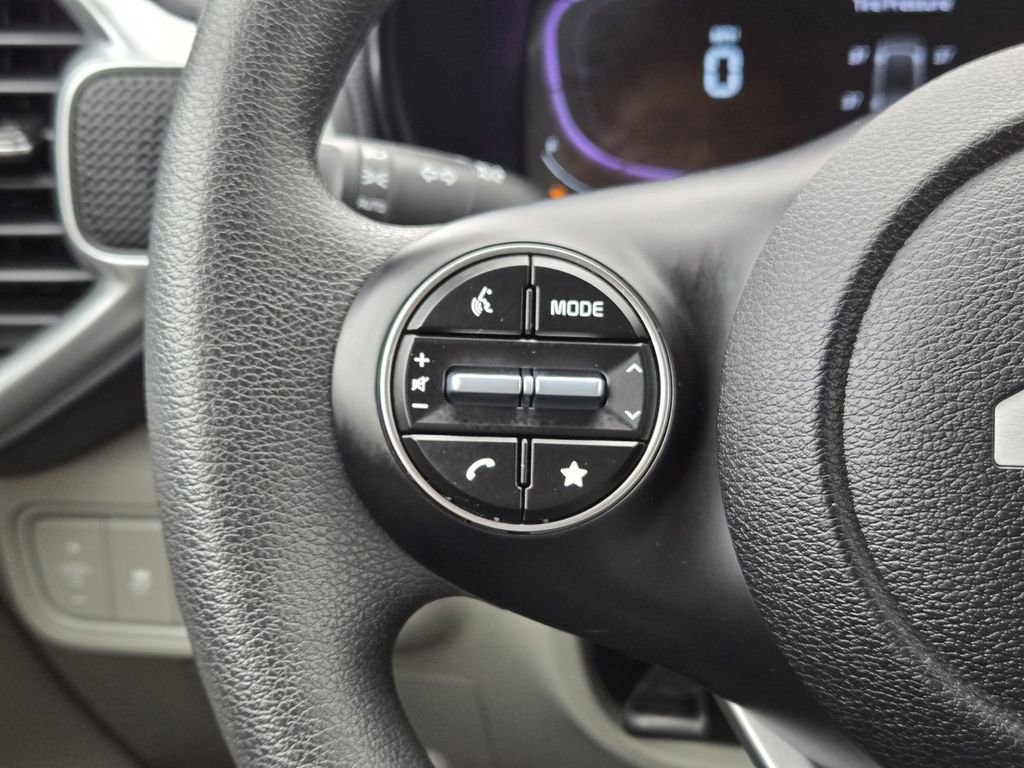 Certified 2025 Kia Soul LX FWD image 27