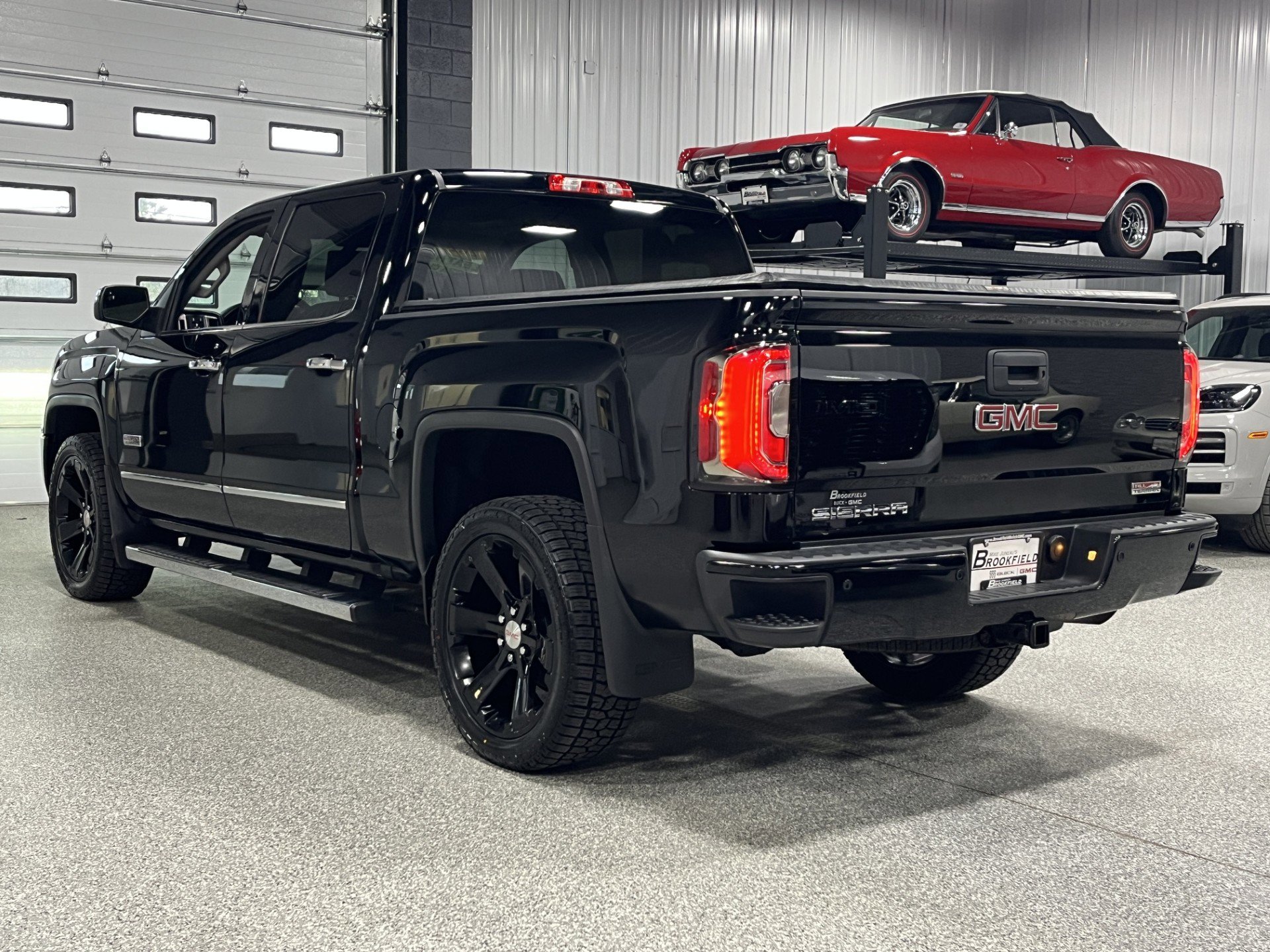 Used 2016 GMC Sierra 1500 SLT w/ All-Terrain Package AWD/4WD image 3