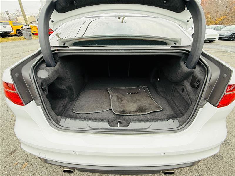 Used 2020 Jaguar XE S RWD image 11