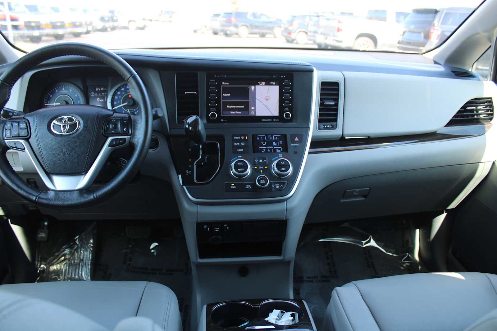 Used 2020 Toyota Sienna XLE w/ XLE Navigation Package image 14