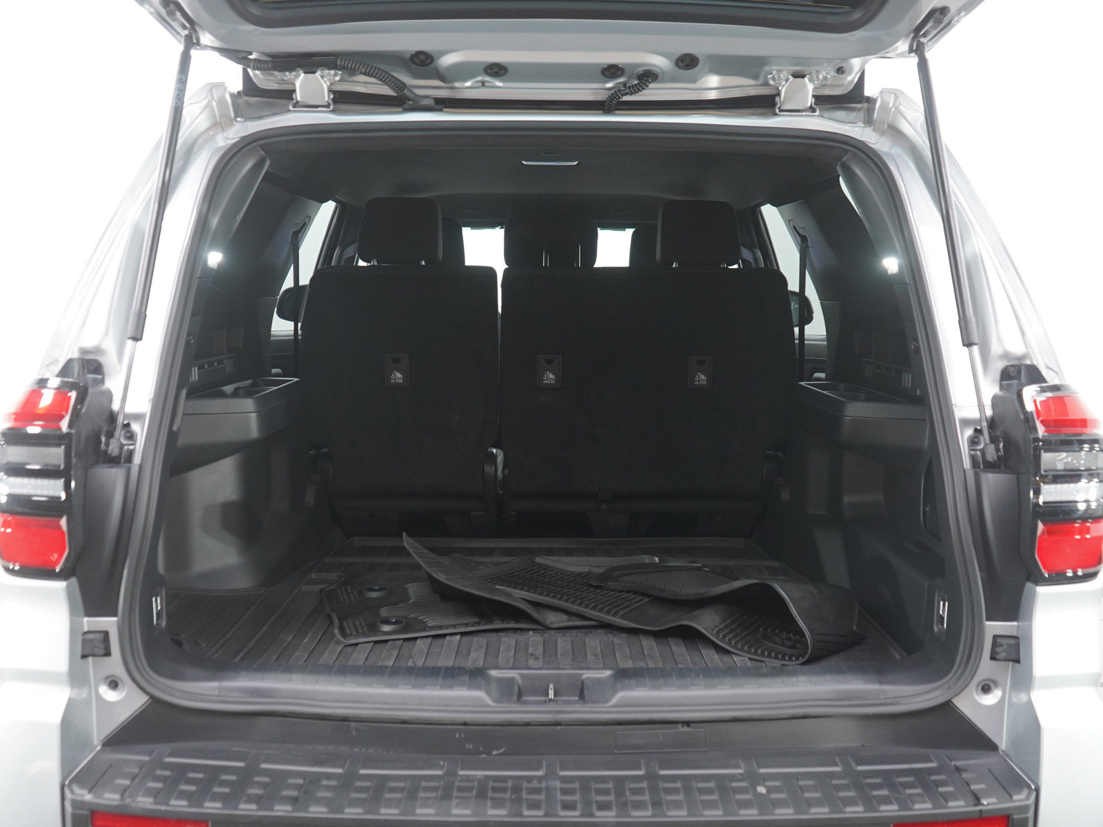 Used 2025 Toyota 4Runner SR5 AWD/4WD image 16