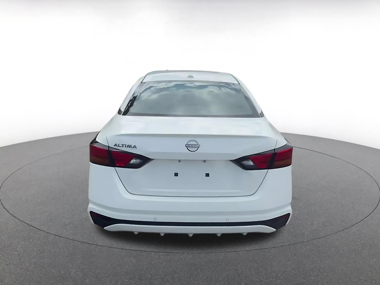 Used 2025 Nissan Altima 2.5 SV FWD image 12