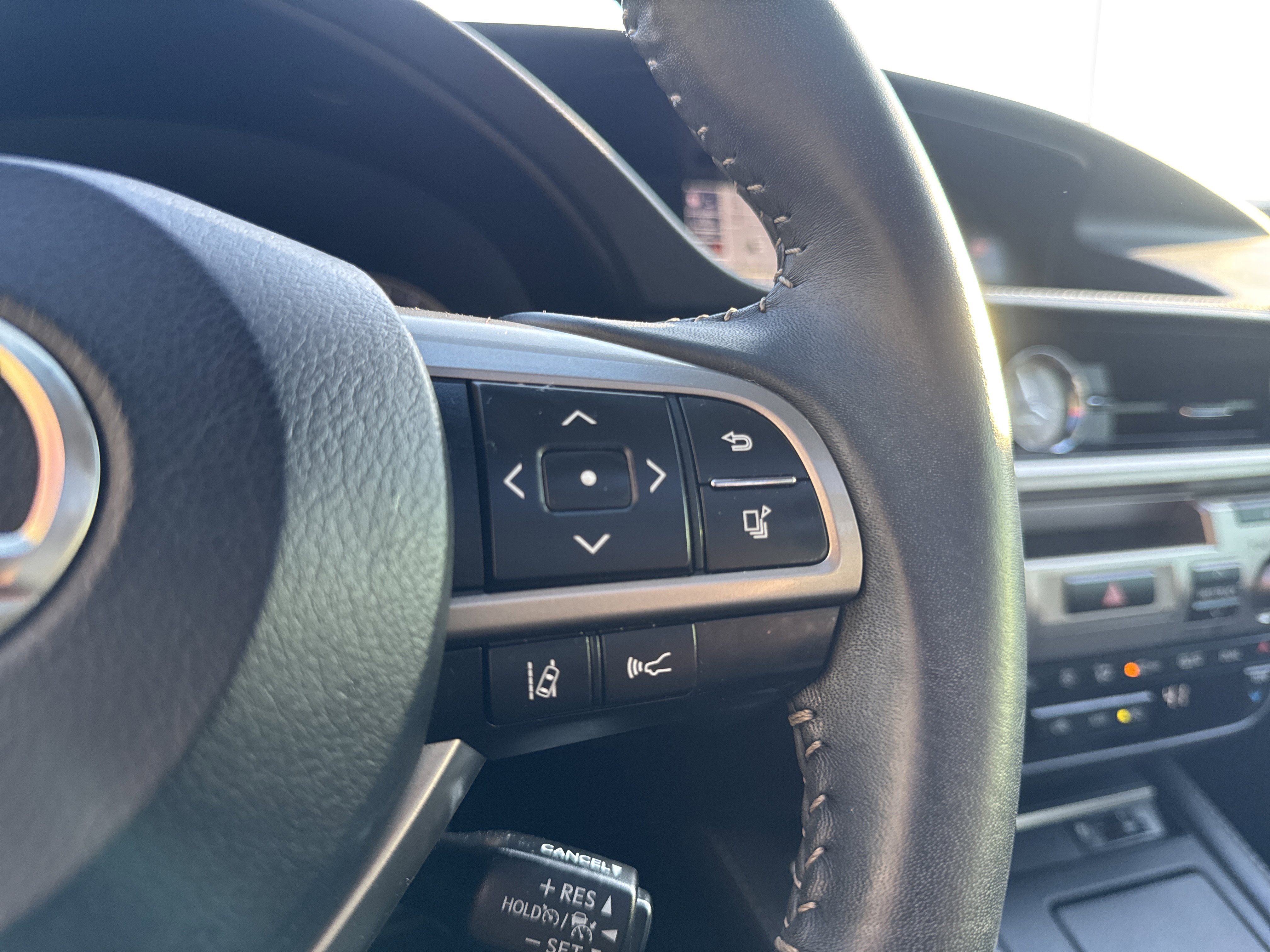 Used 2018 Lexus ES 350 w/ Navigation System Package image 21