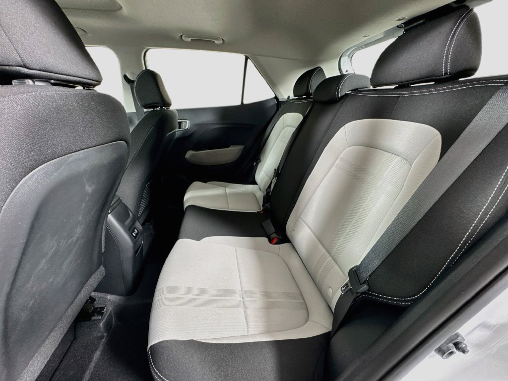 Used 2025 Hyundai Venue SEL FWD image 27