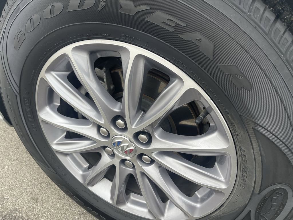 Used 2023 Buick Enclave Essence image 10