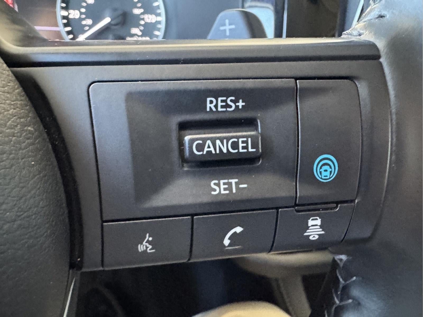 Used 2025 Nissan Pathfinder SV FWD image 11