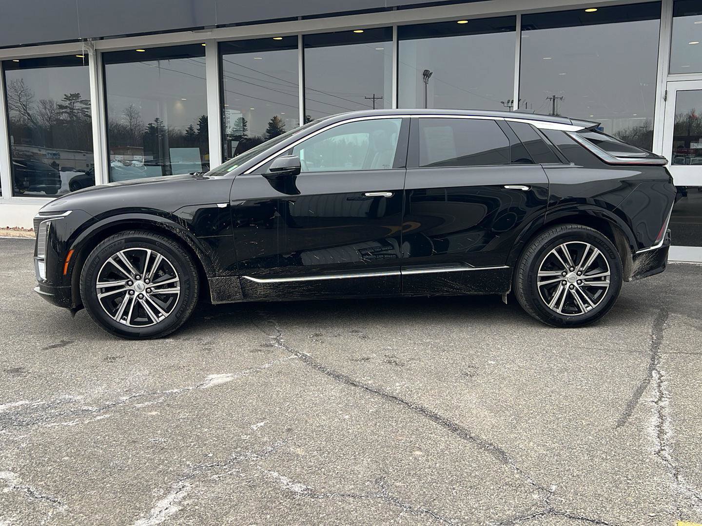 Certified 2025 Cadillac Lyriq Luxury image 3