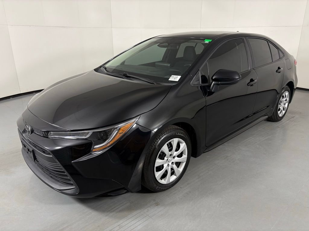 Used 2025 Toyota Corolla LE FWD image 4