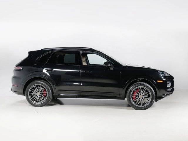 New 2026 Porsche Cayenne GTS AWD/4WD image 8