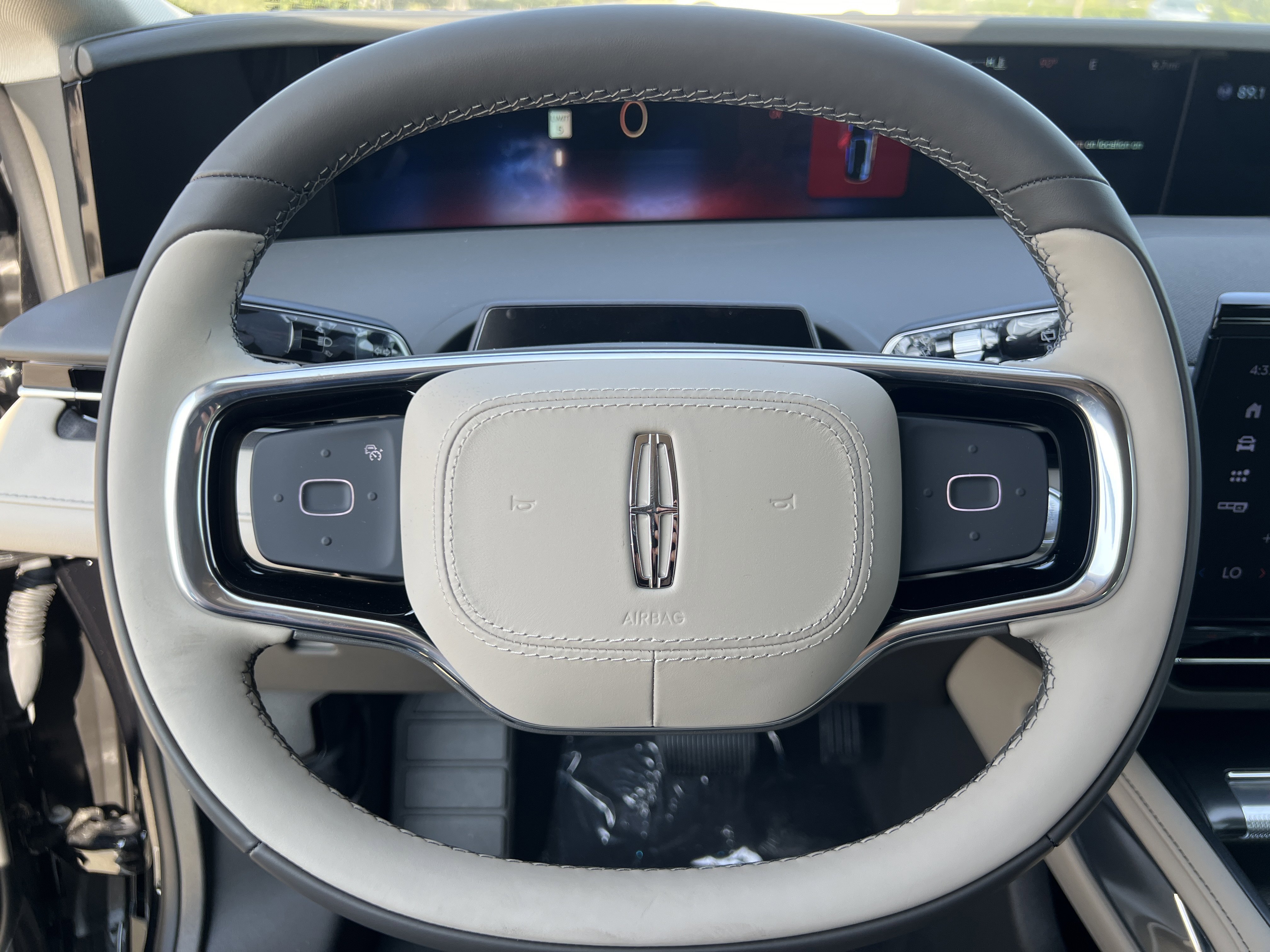 New 2025 Lincoln Nautilus Premier w/ Equipment Group 102A image 17