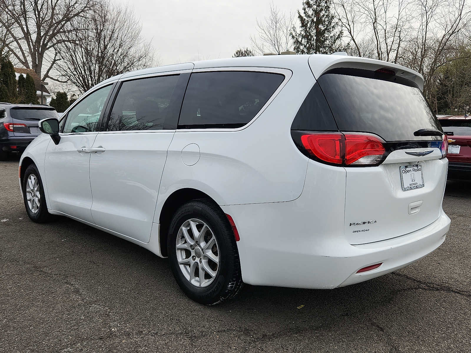 Used 2017 Chrysler Pacifica LX image 4