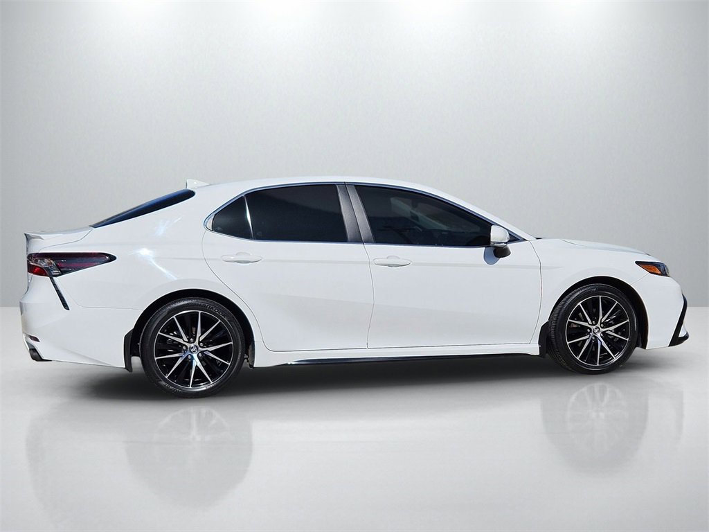 Used 2024 Toyota Camry SE image 4