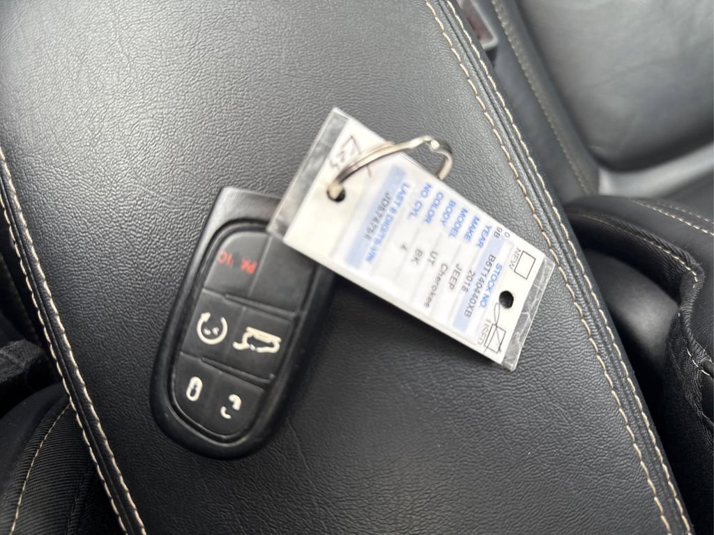 Used 2018 Jeep Cherokee Limited image 38