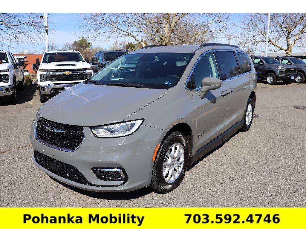Used 2022 Chrysler Pacifica Touring-L image 3