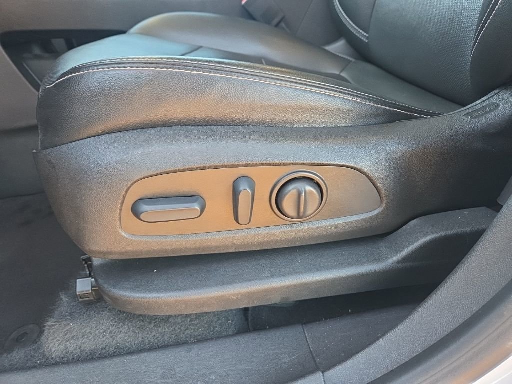 Used 2023 GMC Terrain SLT image 12