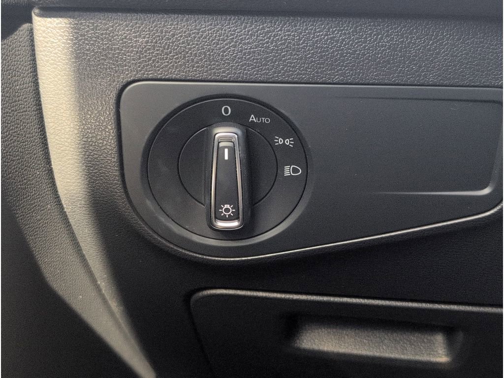 Used 2023 Volkswagen Tiguan SE R-Line image 25