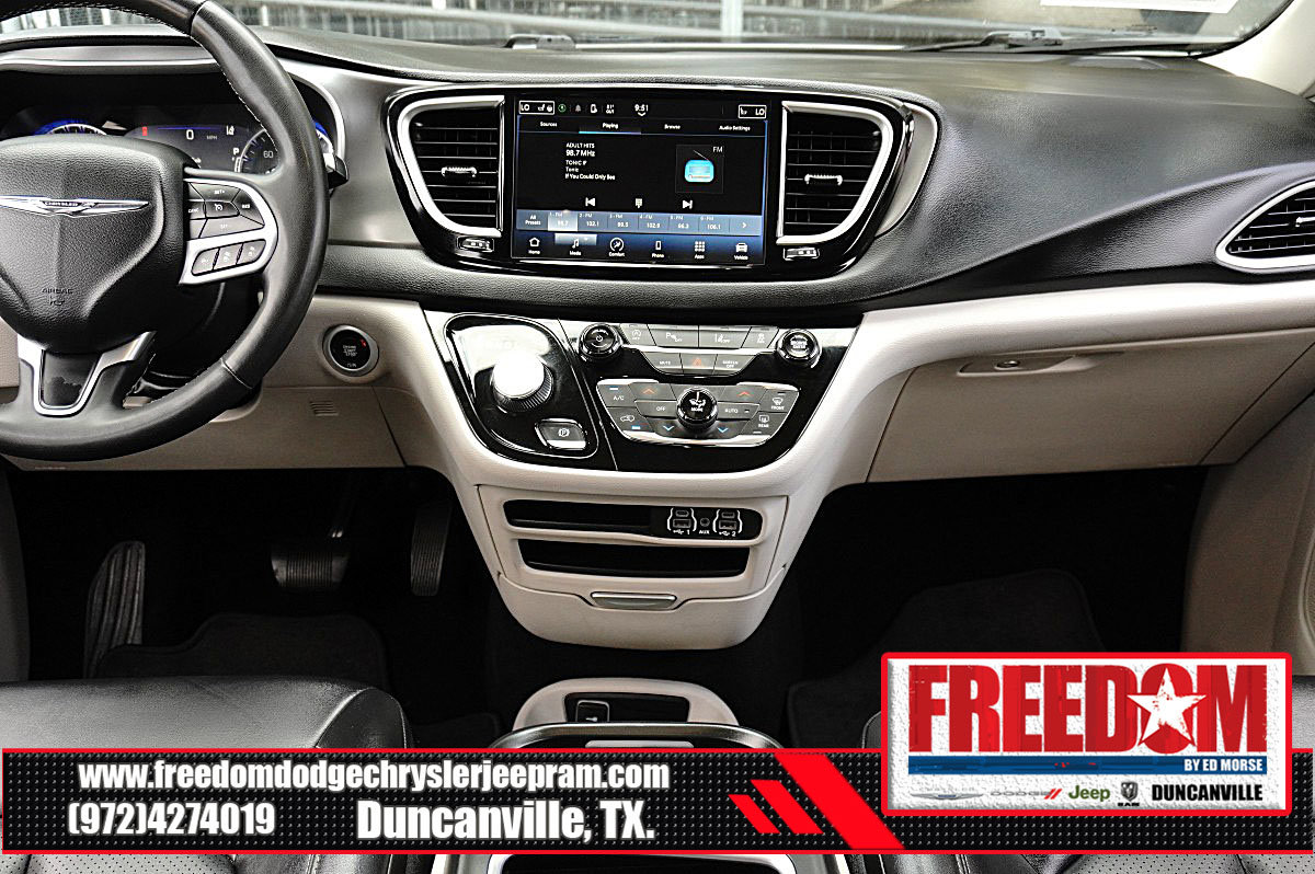 Used 2024 Chrysler Pacifica Touring-L FWD image 20