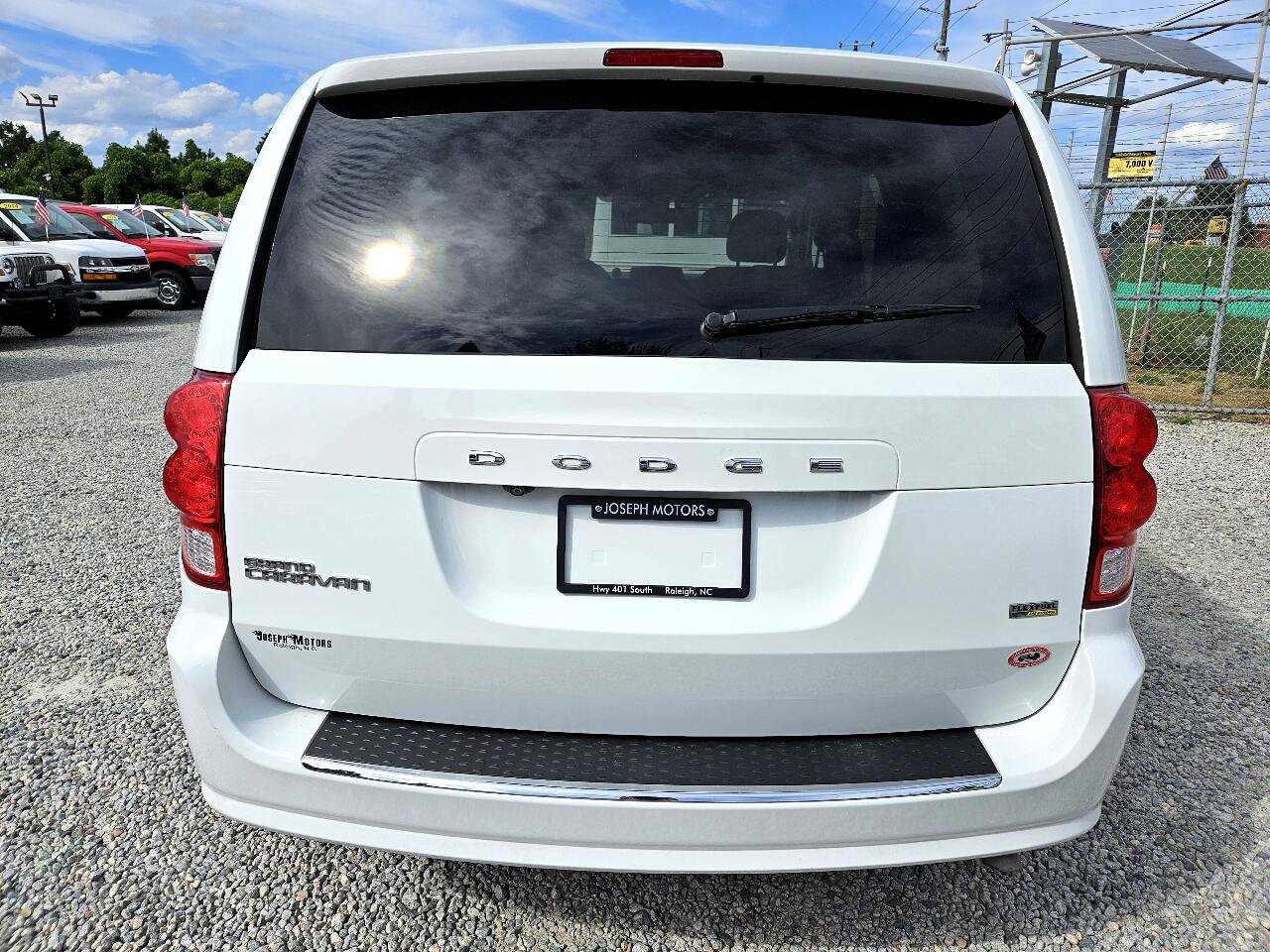 Used 2019 Dodge Grand Caravan SE w/ UConnect Hands-Free Group image 4