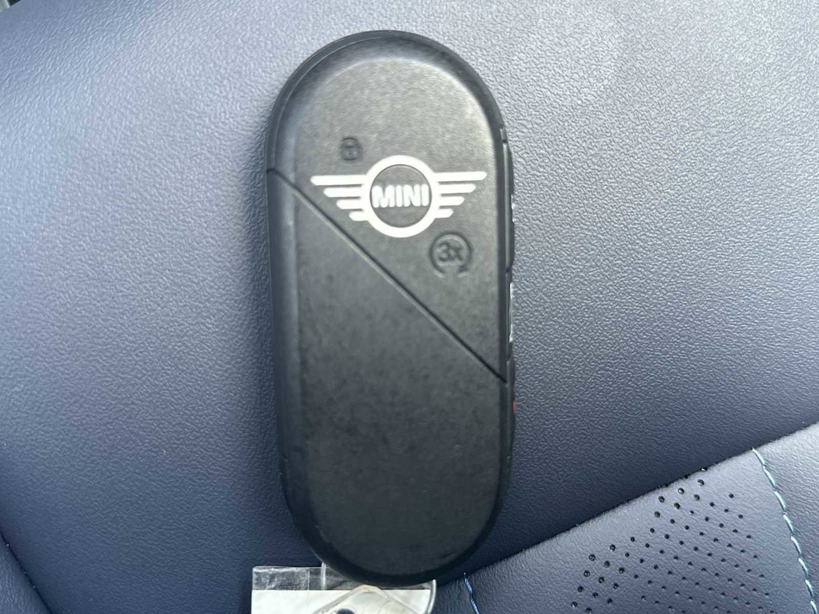 Used 2025 MINI Cooper 2-Door Hardtop image 26