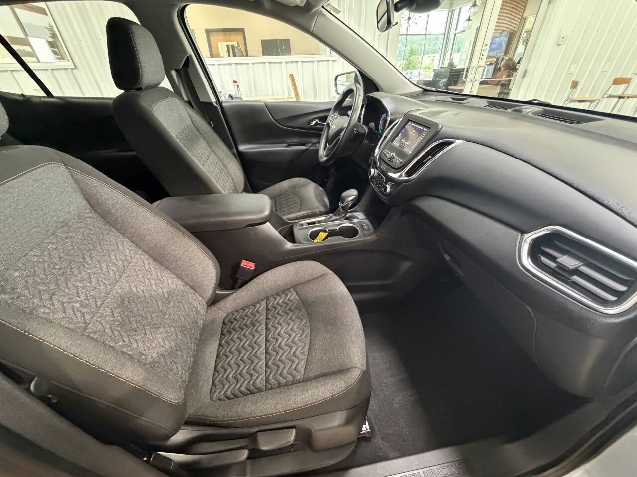 Used 2023 Chevrolet Equinox LT FWD image 28
