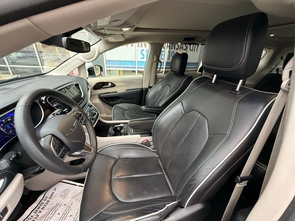 Used 2023 Chrysler Pacifica Limited image 8