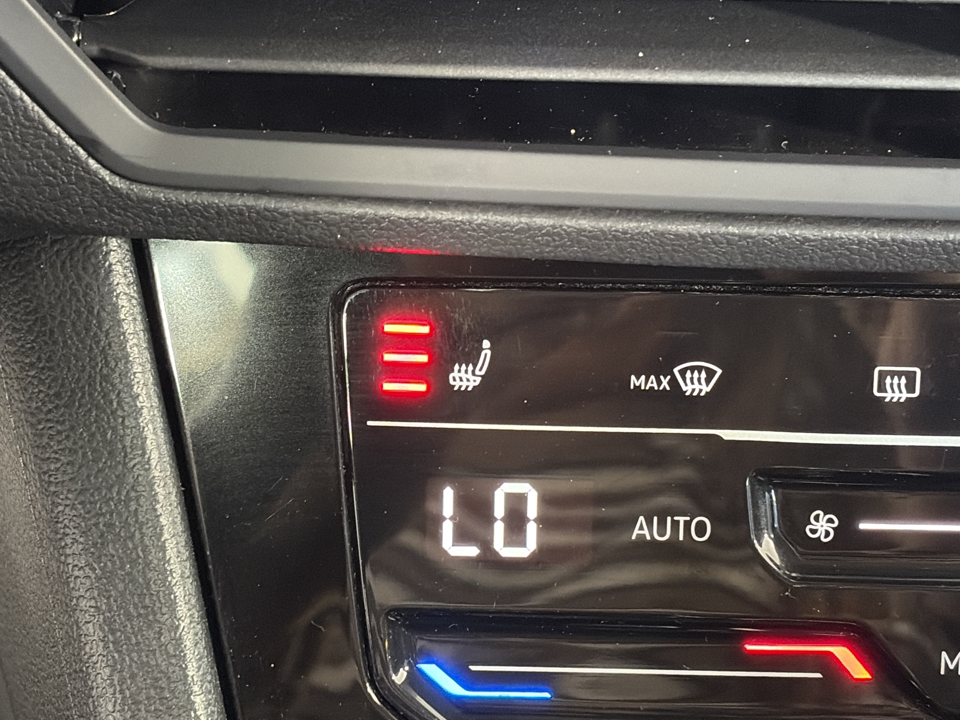 Used 2025 Volkswagen Jetta SE FWD image 24