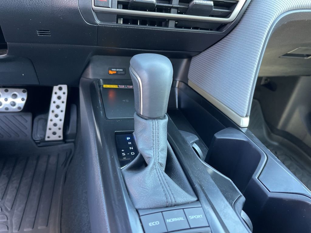 Used 2025 Toyota Camry SE w/ Convenience Package image 15