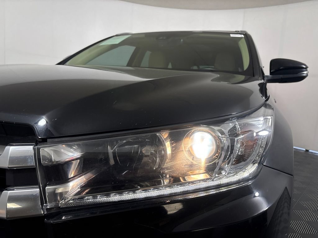 Used 2017 Toyota Highlander Limited FWD image 9