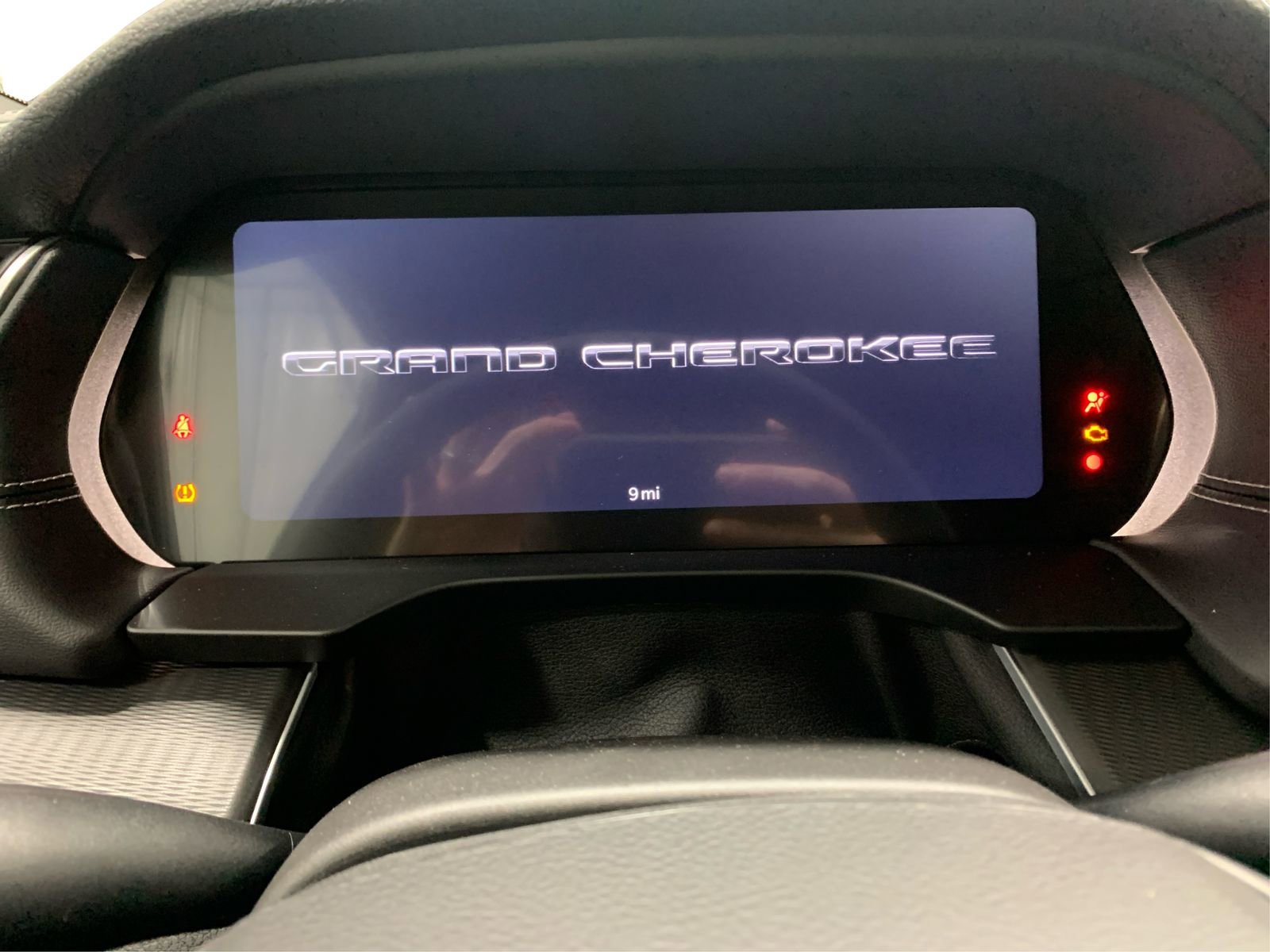 Used 2025 Jeep Grand Cherokee Altitude AWD/4WD image 16
