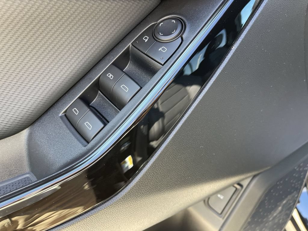 New 2026 Chevrolet Equinox LT w/ Convenience Package II FWD image 11