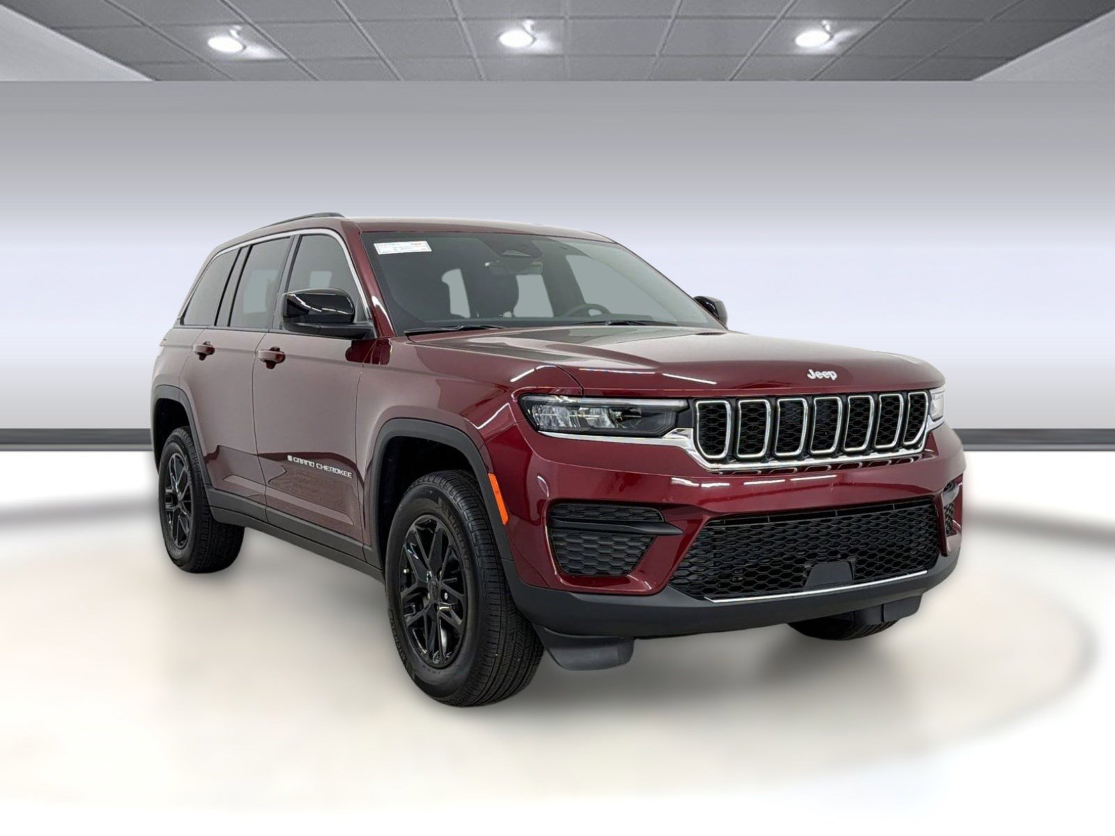 Used 2025 Jeep Grand Cherokee Laredo w/ Luxury Tech Group I RWD image 7